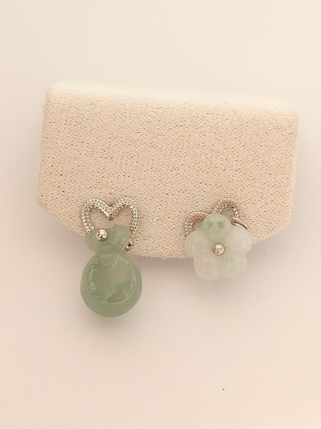WE money bag jadeite earring