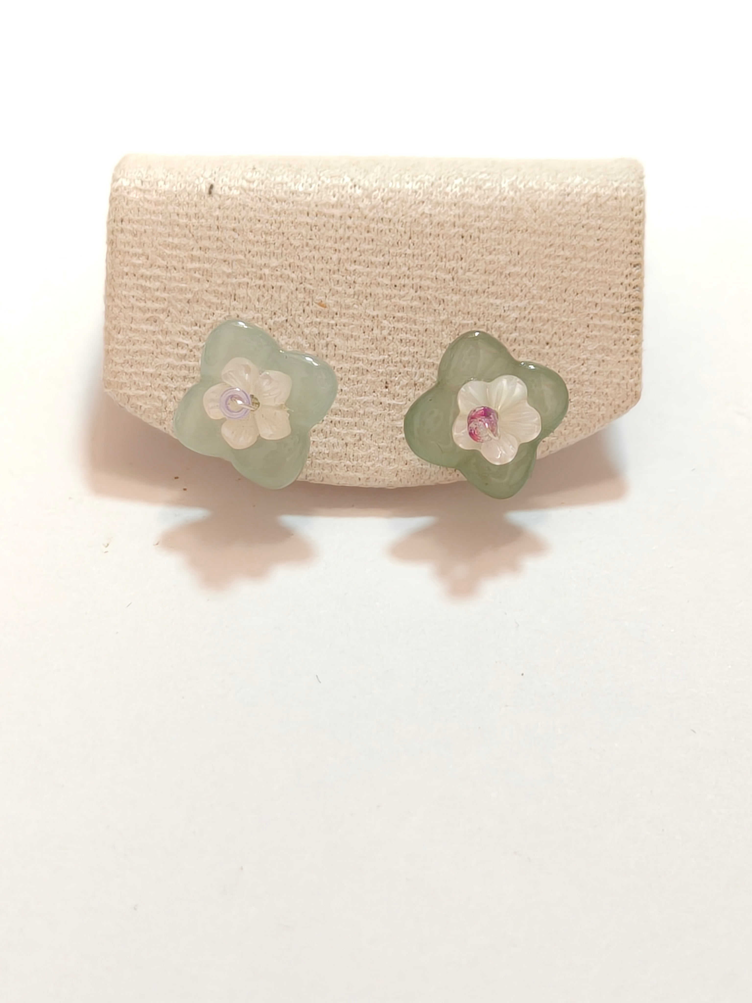 WE minimalist flower jadeite earring