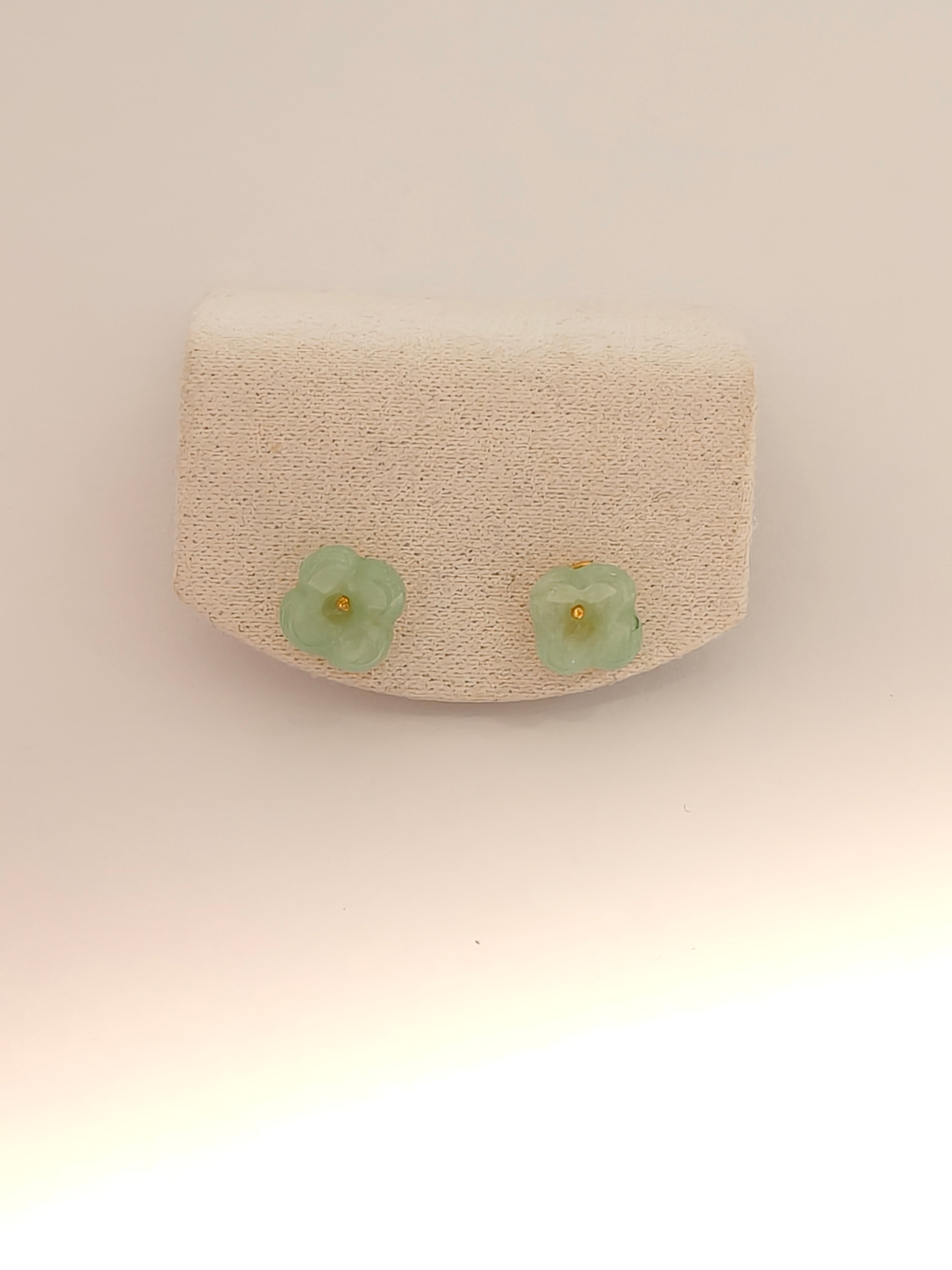 WE minimalist flower jadeite earring