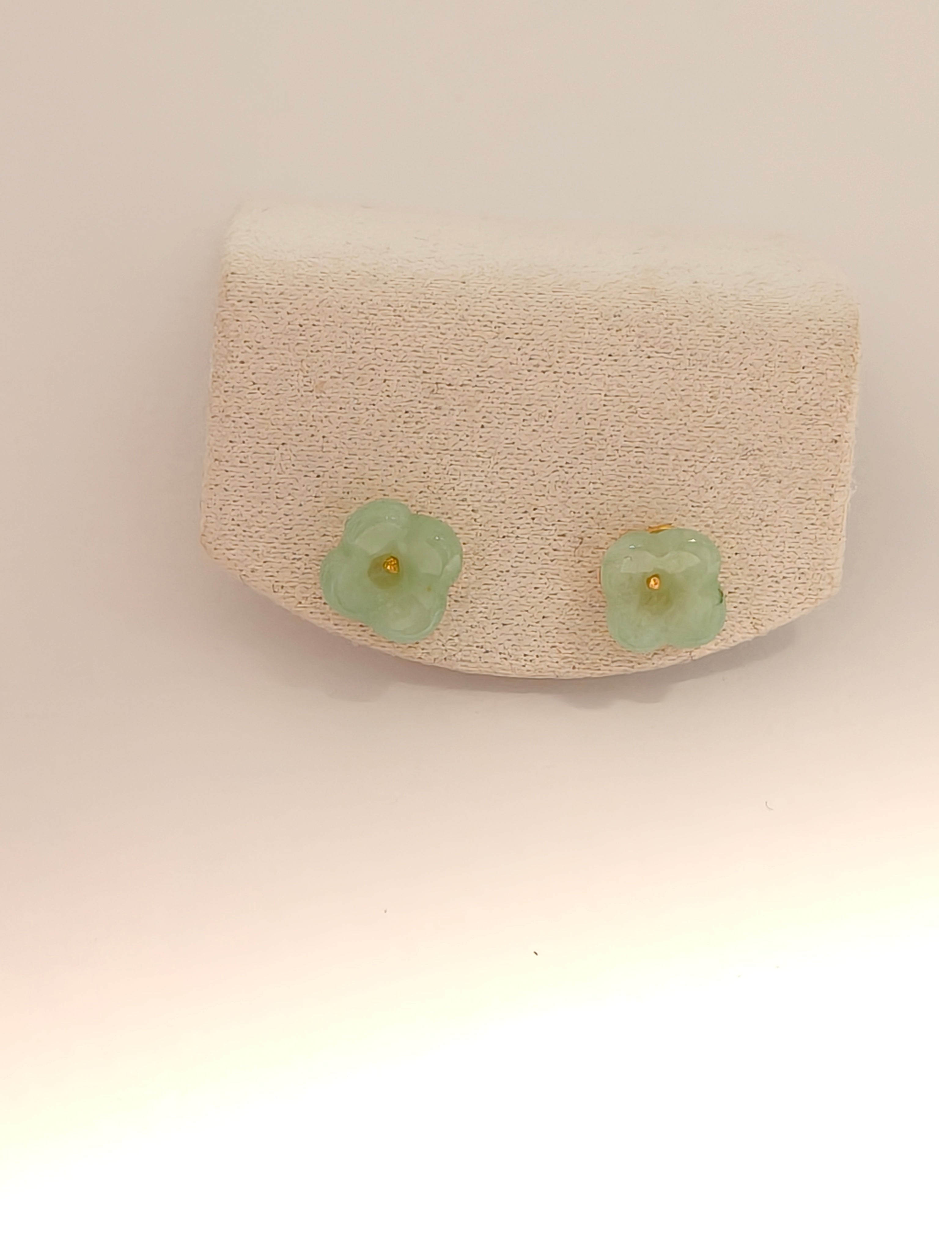 WE minimalist flower jadeite earring