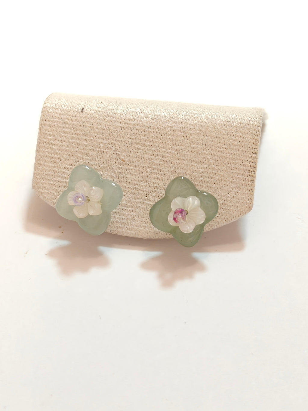 WE minimalist flower jadeite earring