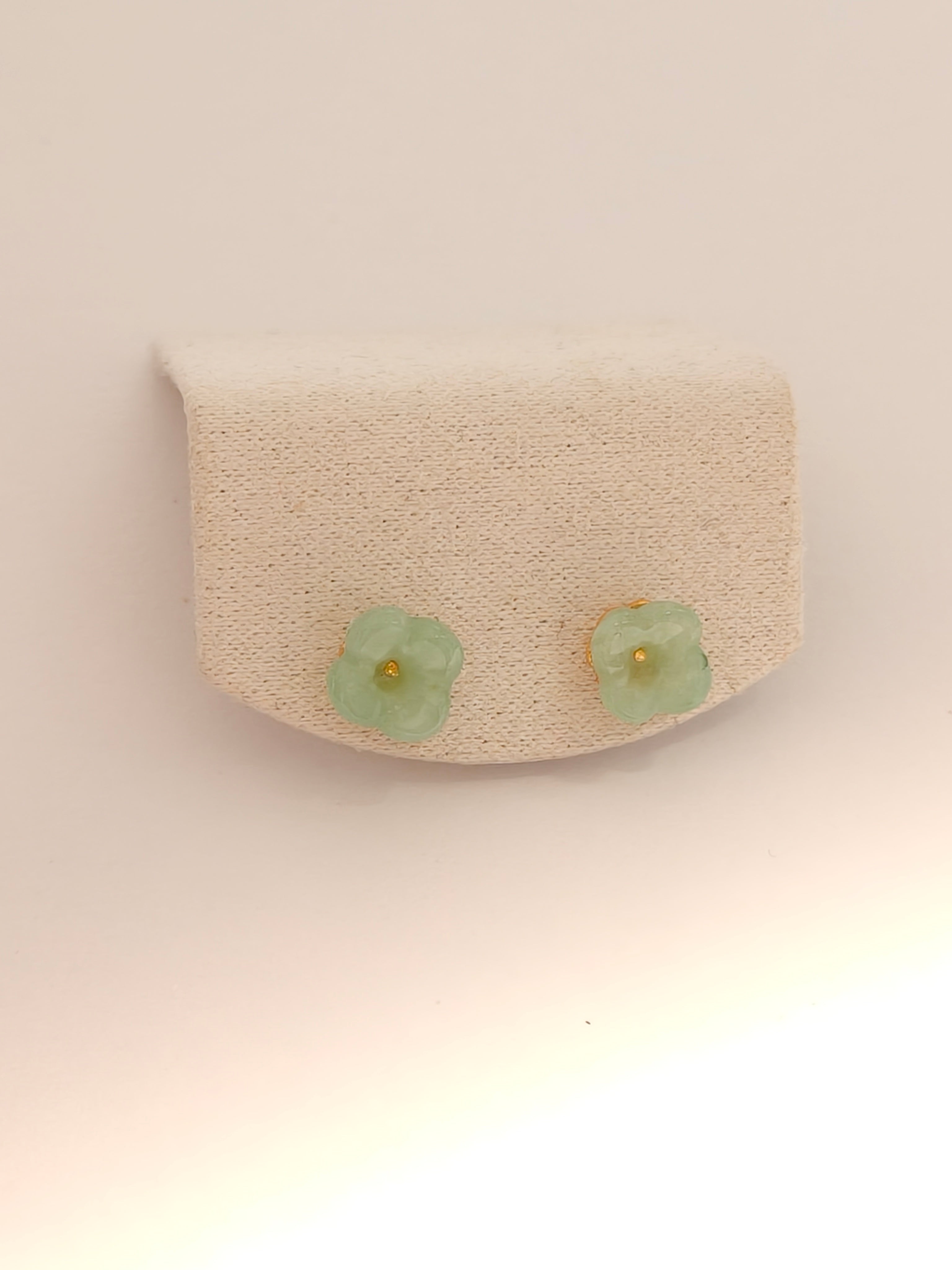 WE minimalist flower jadeite earring