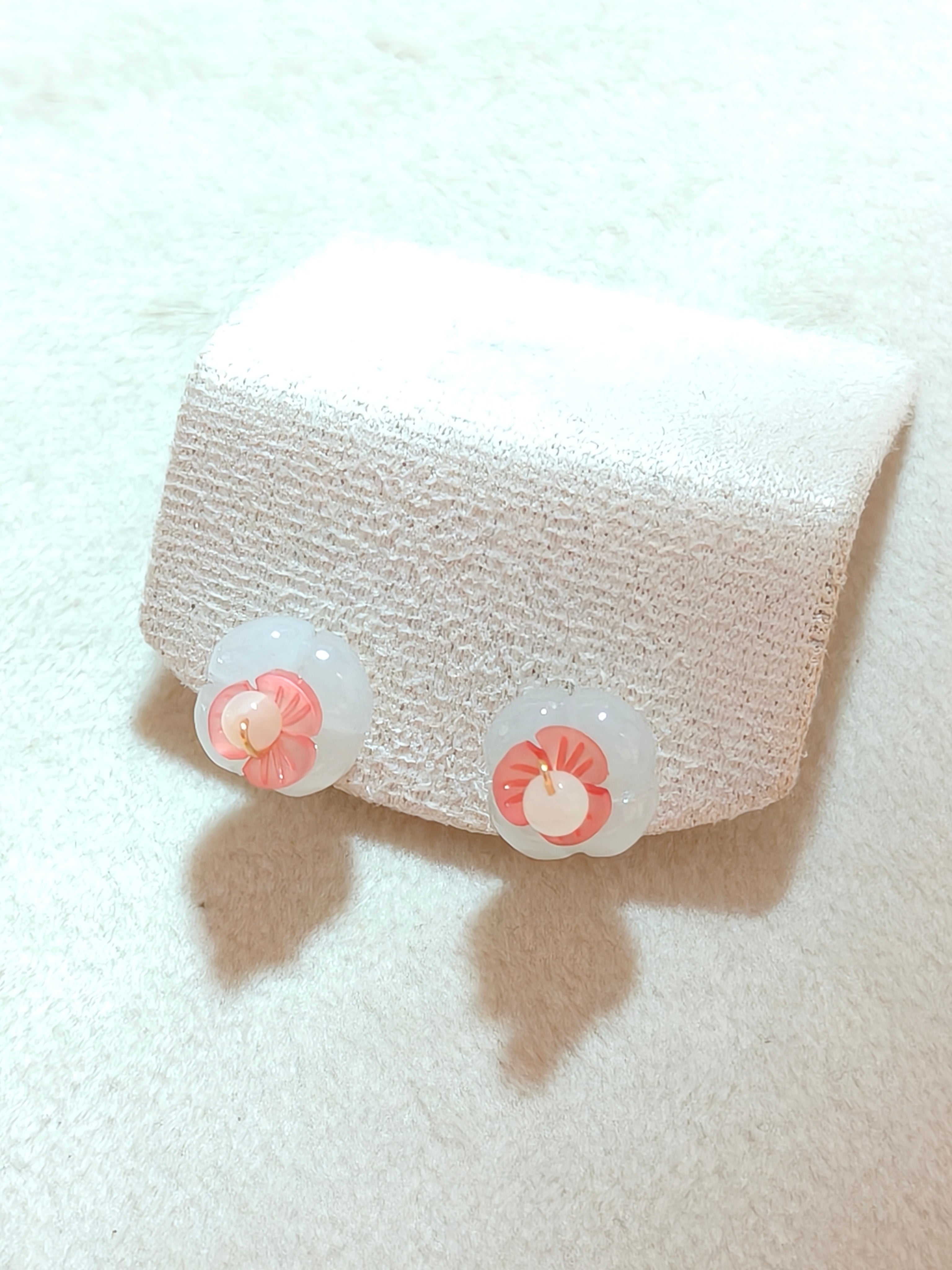 WE minimalist jadeite flower earring