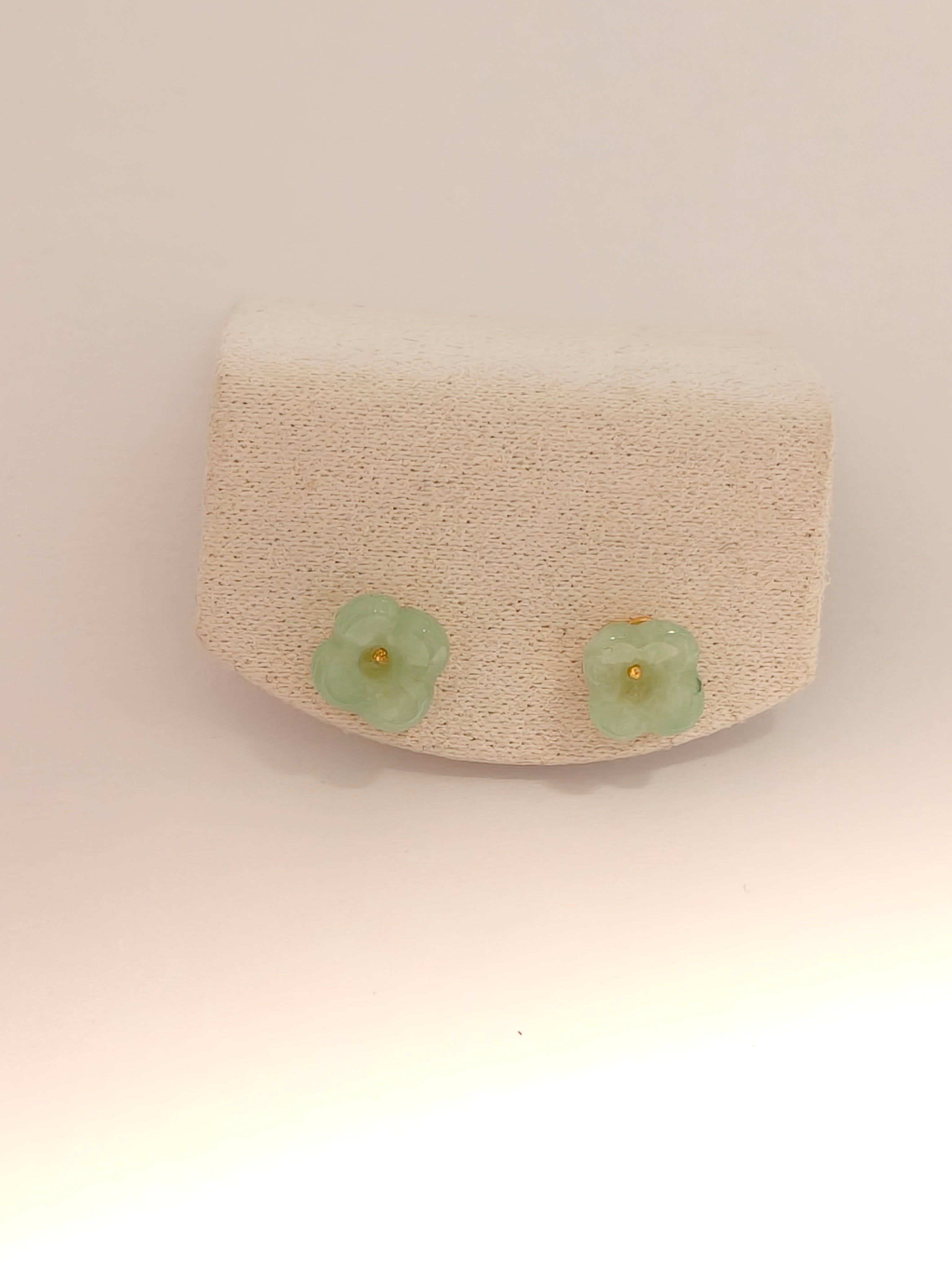 WE minimalist flower jadeite earring