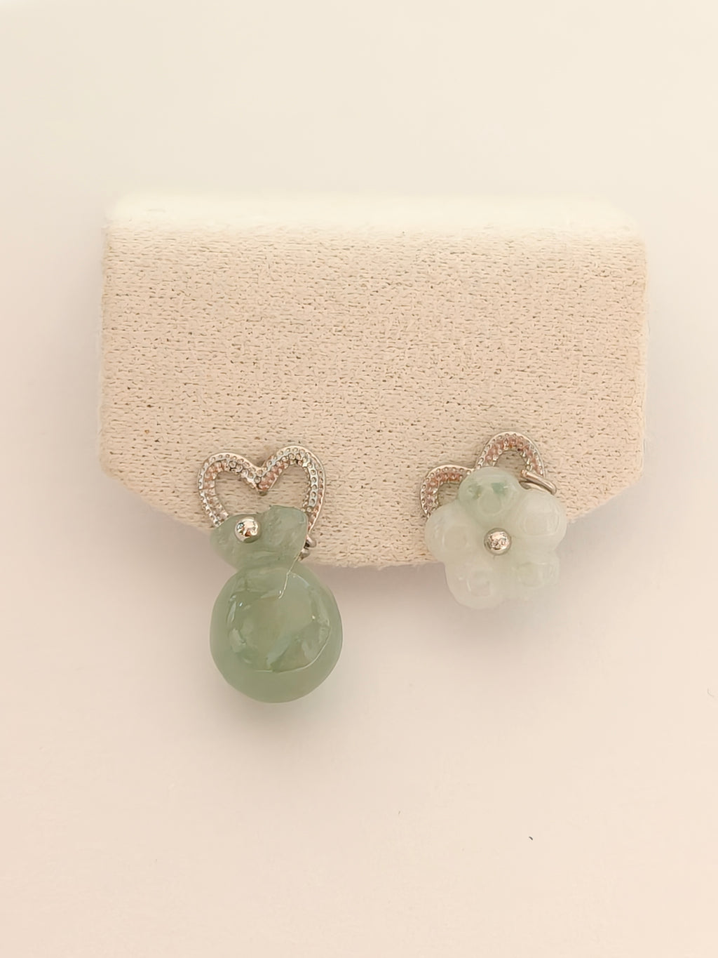 WE money bag jadeite earring