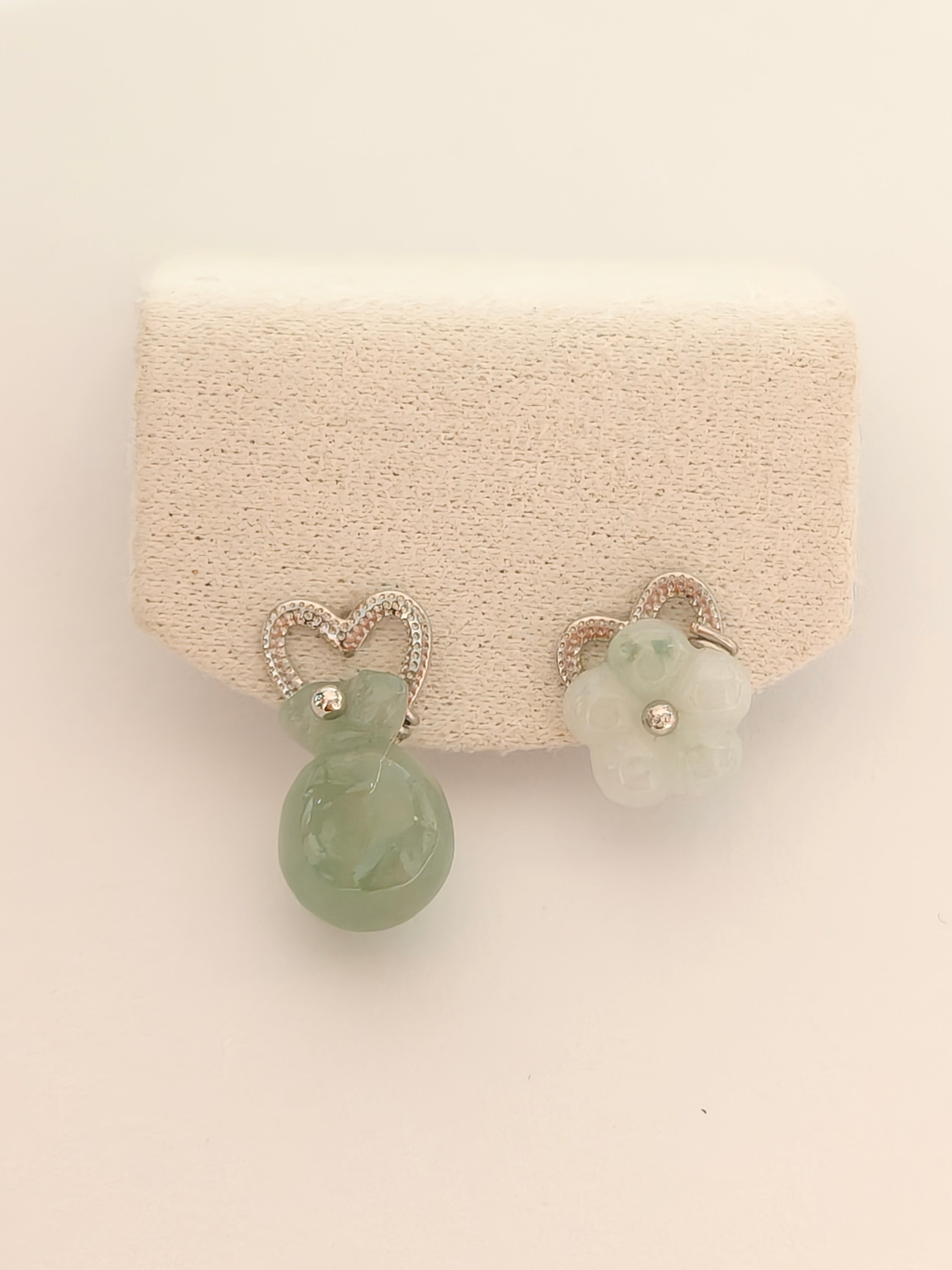 WE money bag jadeite earring
