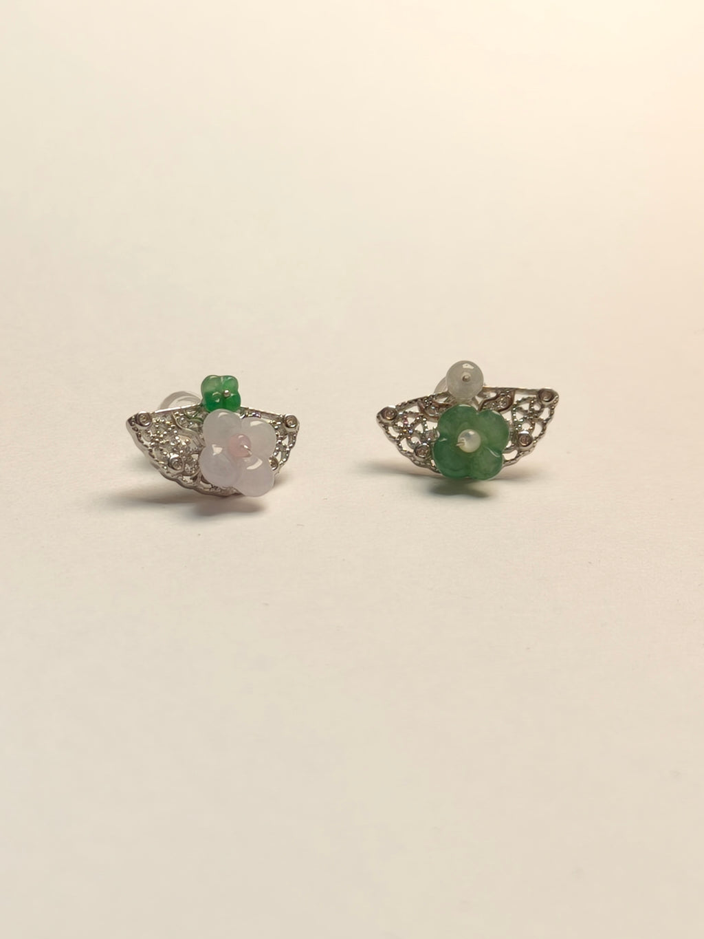 WE minimalist jadeite earring