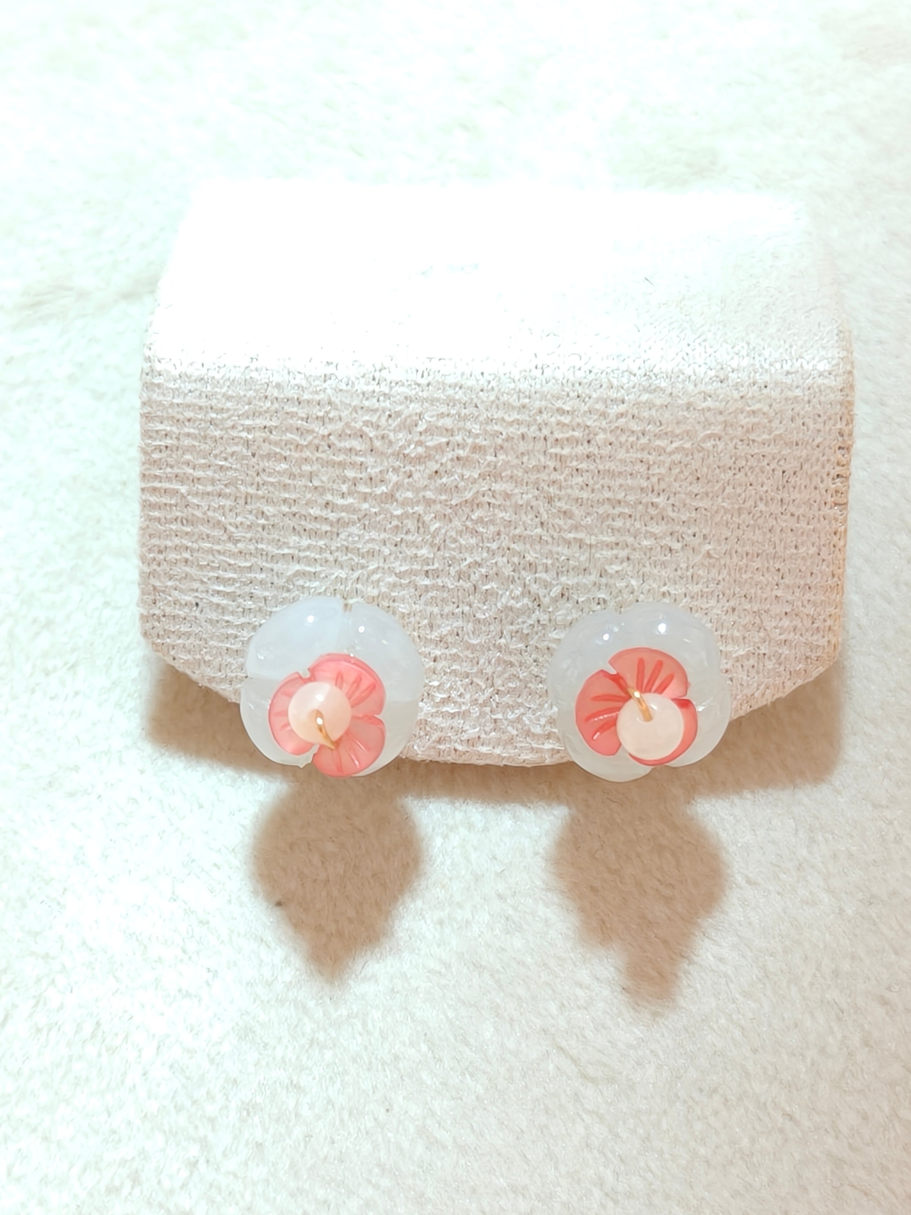 WE minimalist jadeite flower earring