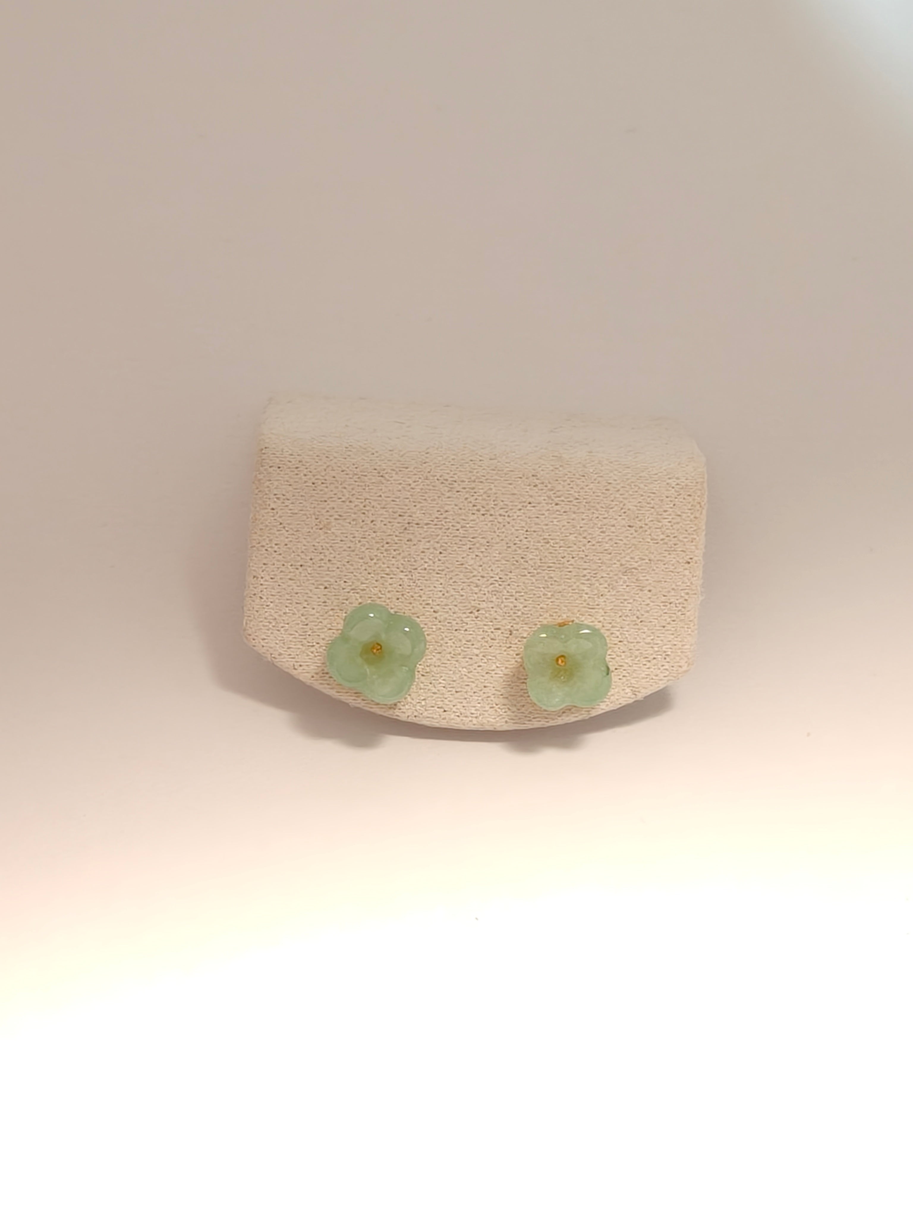 WE minimalist flower jadeite earring