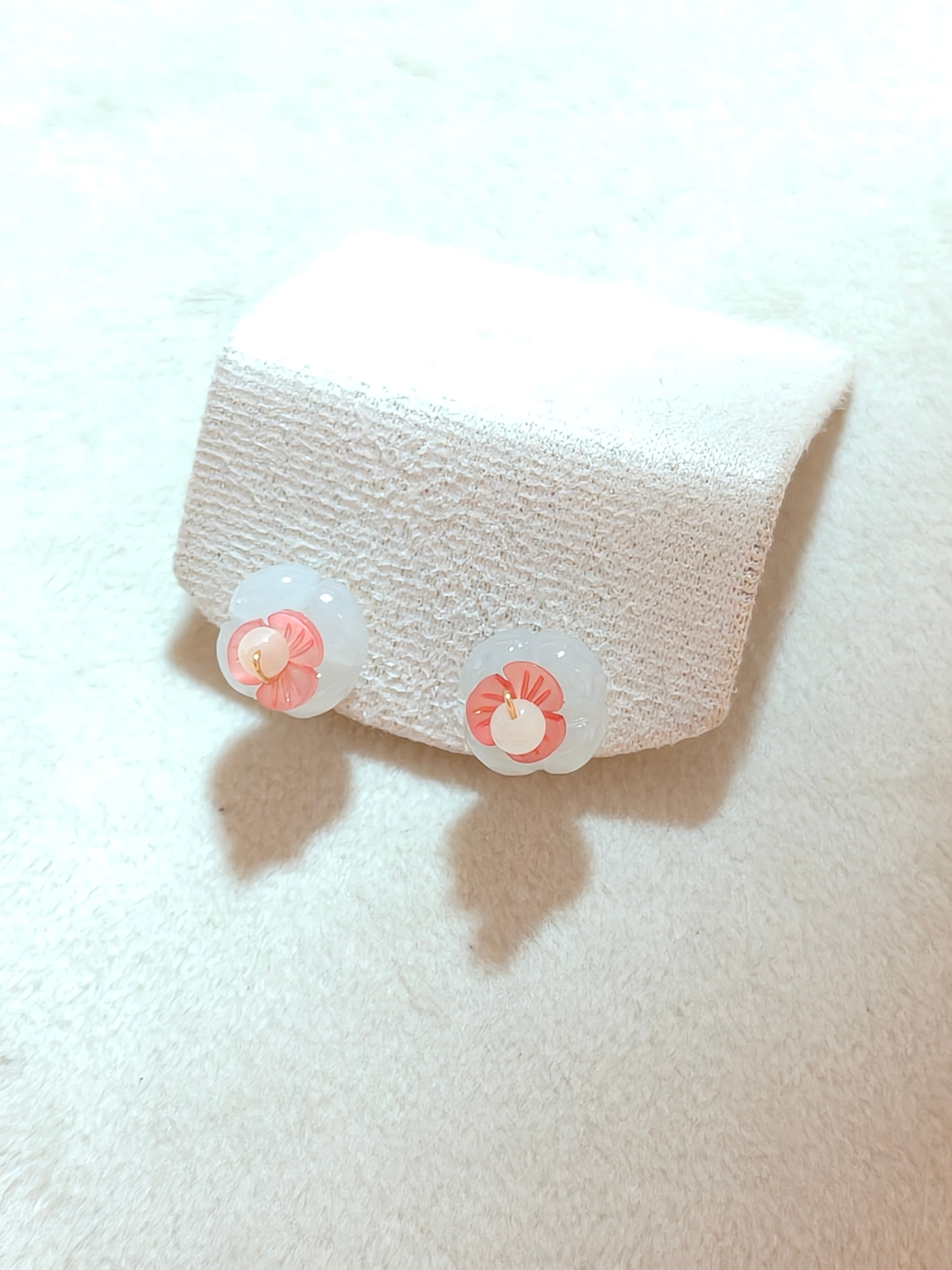 WE minimalist jadeite flower earring