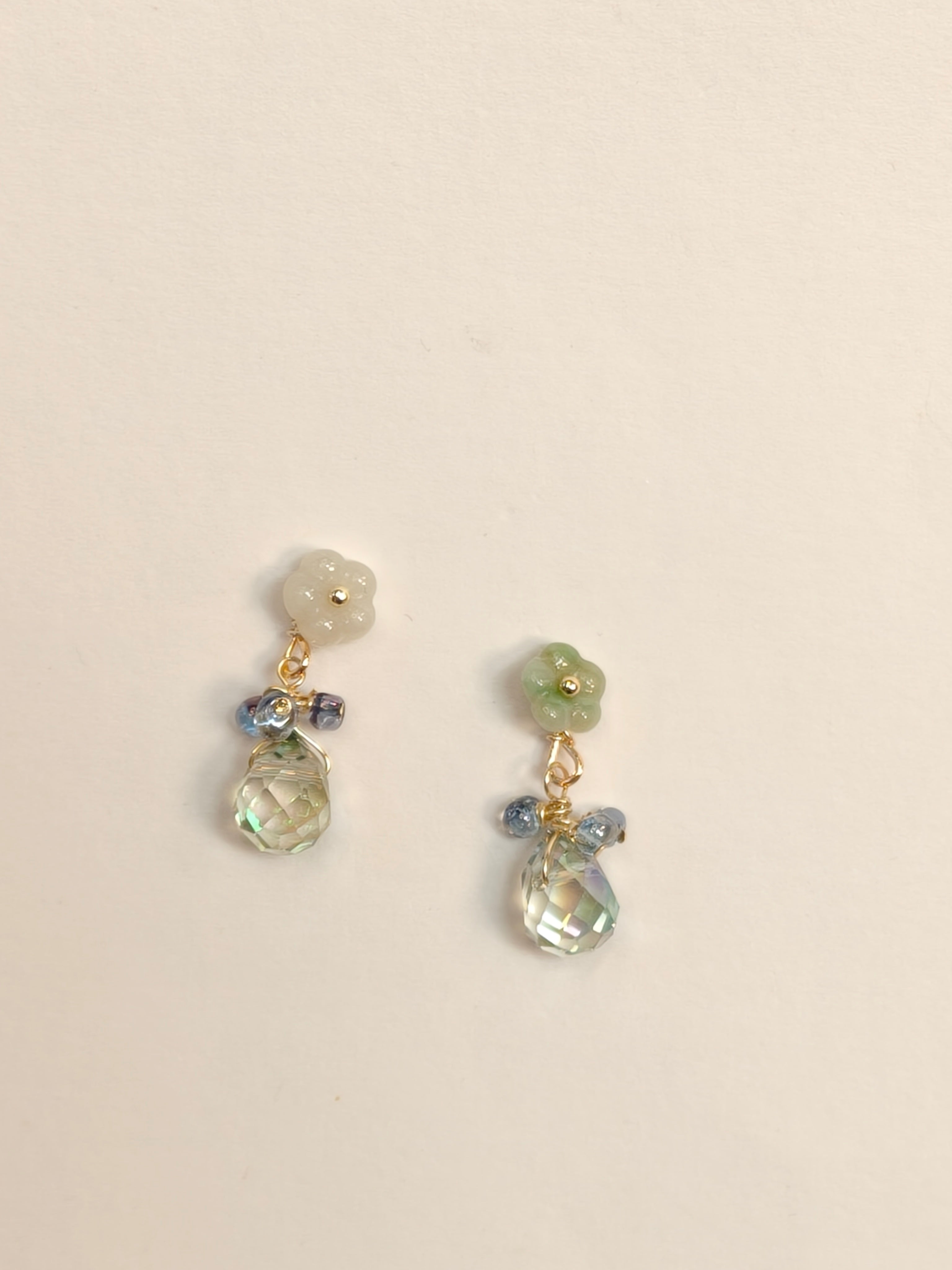 WE delite crystal and jadeite earring