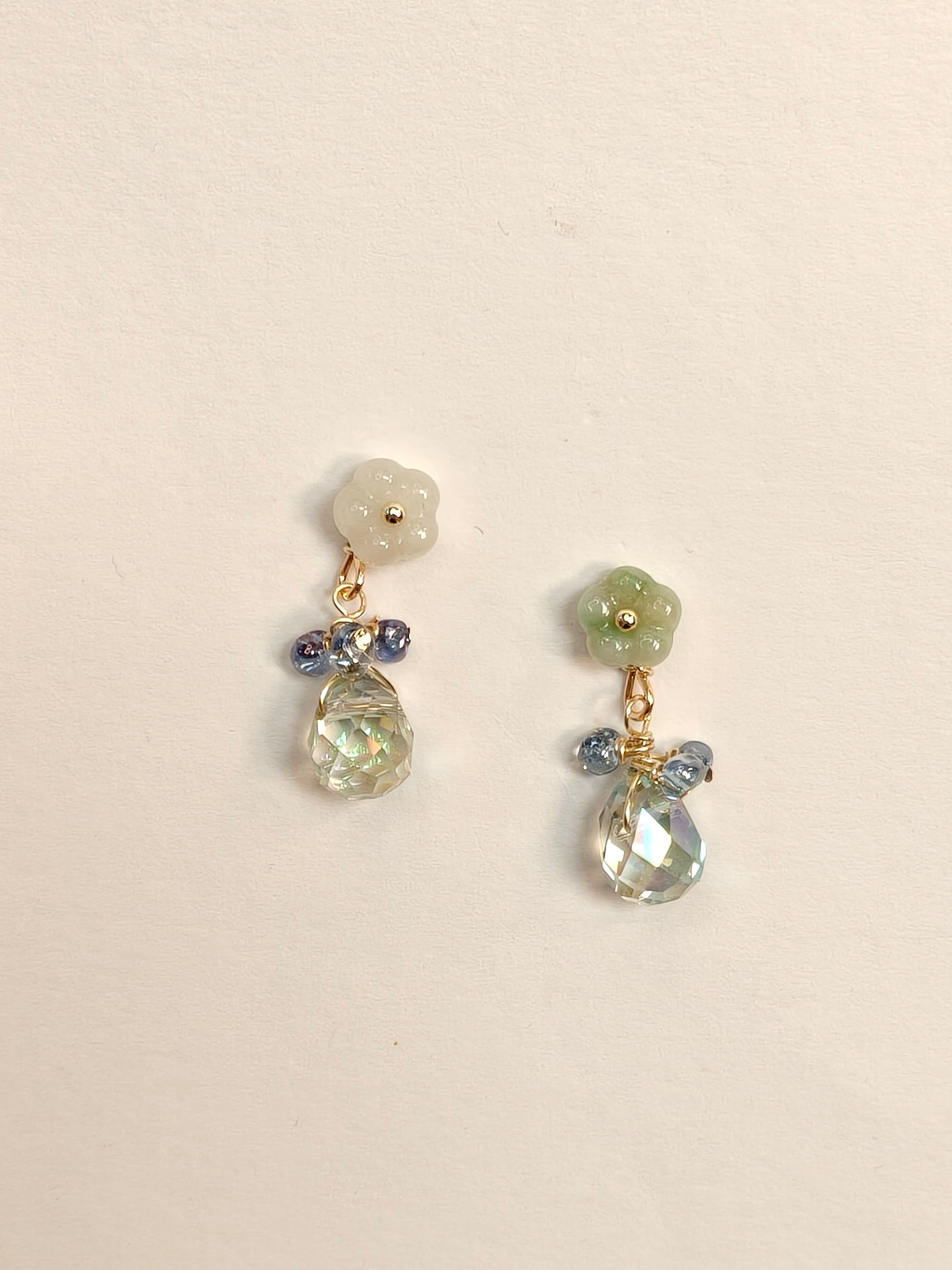 WE delite crystal and jadeite earring