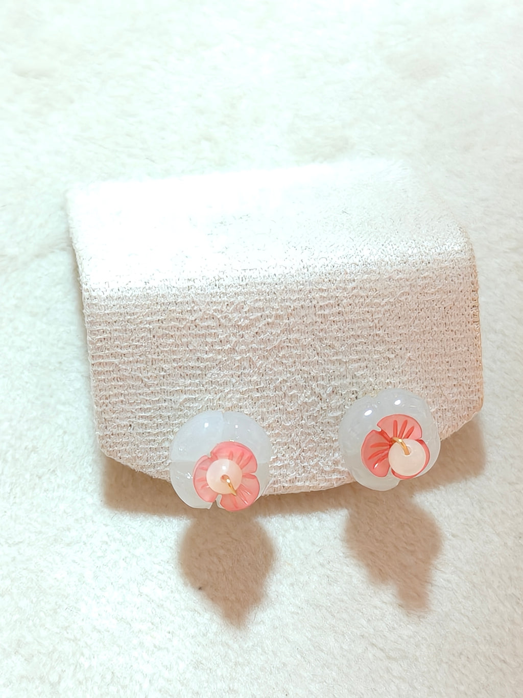 WE minimalist jadeite flower earring