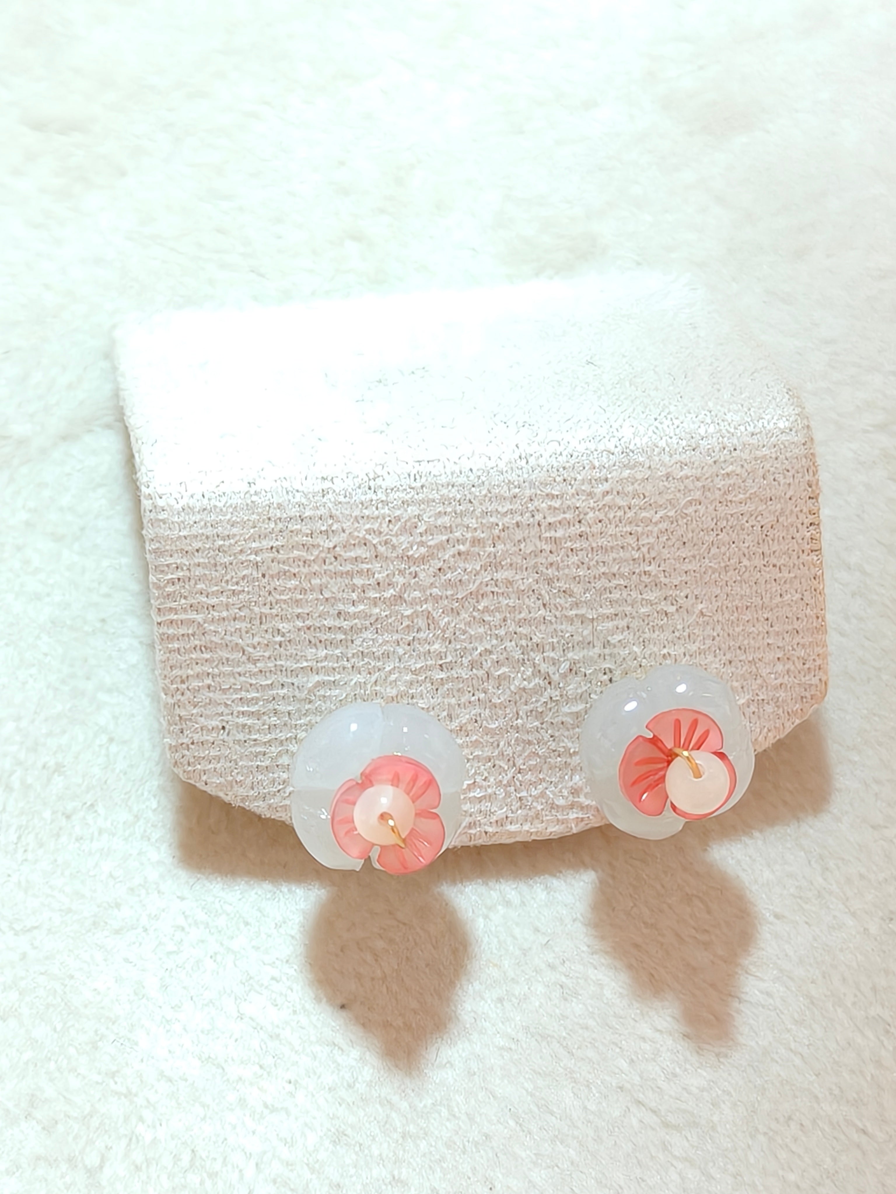 WE minimalist jadeite flower earring