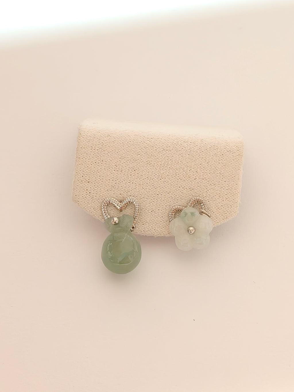 WE money bag jadeite earring