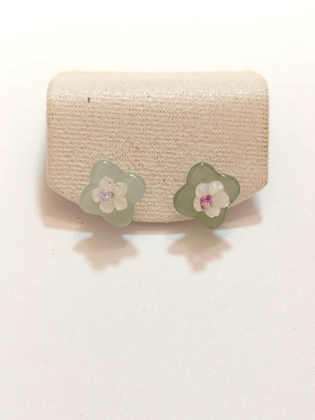 WE minimalist flower jadeite earring