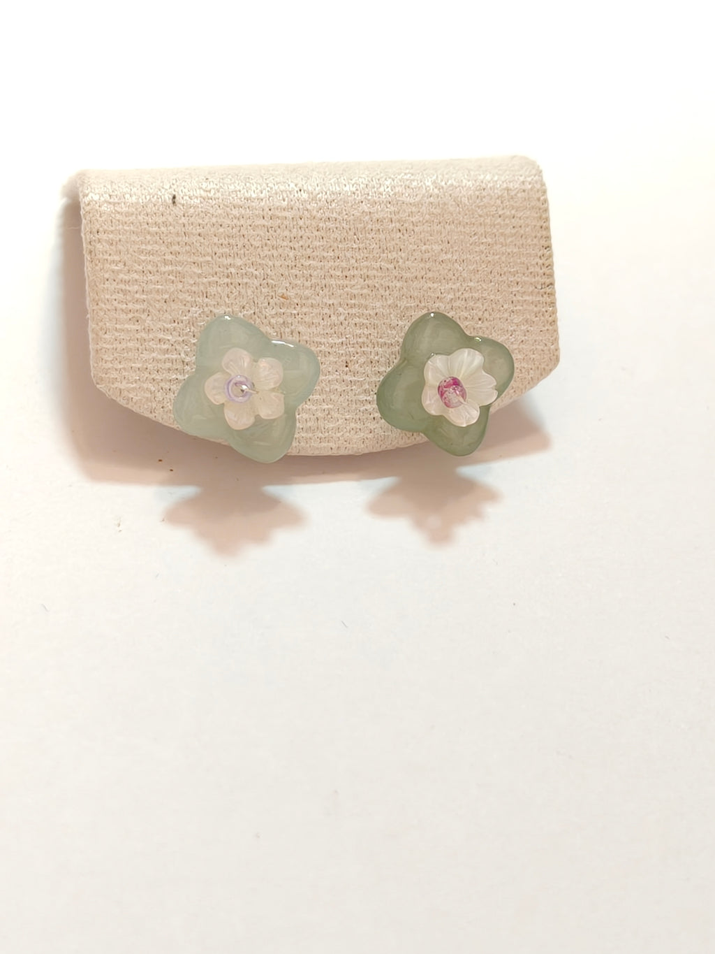 WE minimalist flower jadeite earring
