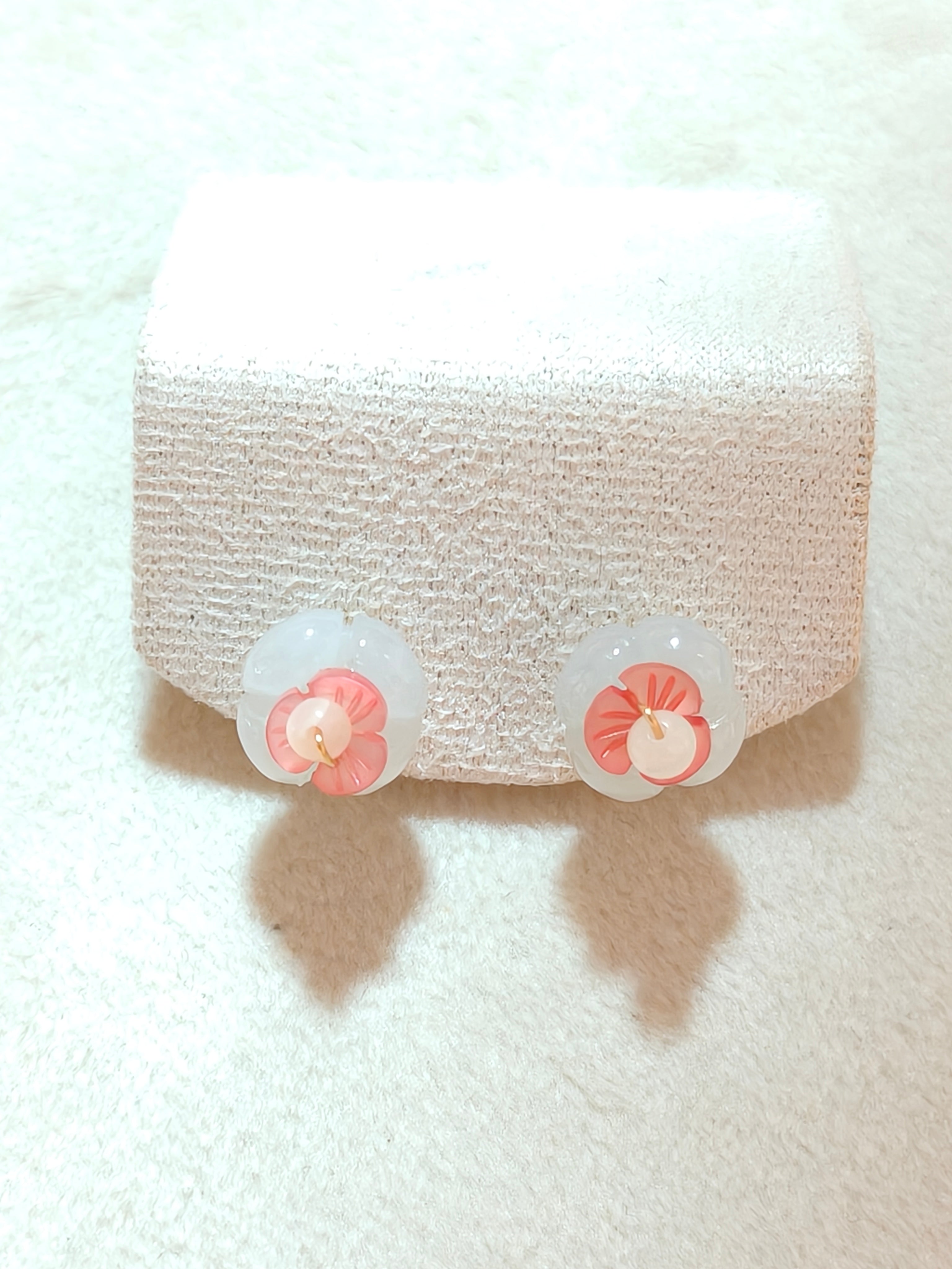 WE minimalist jadeite flower earring